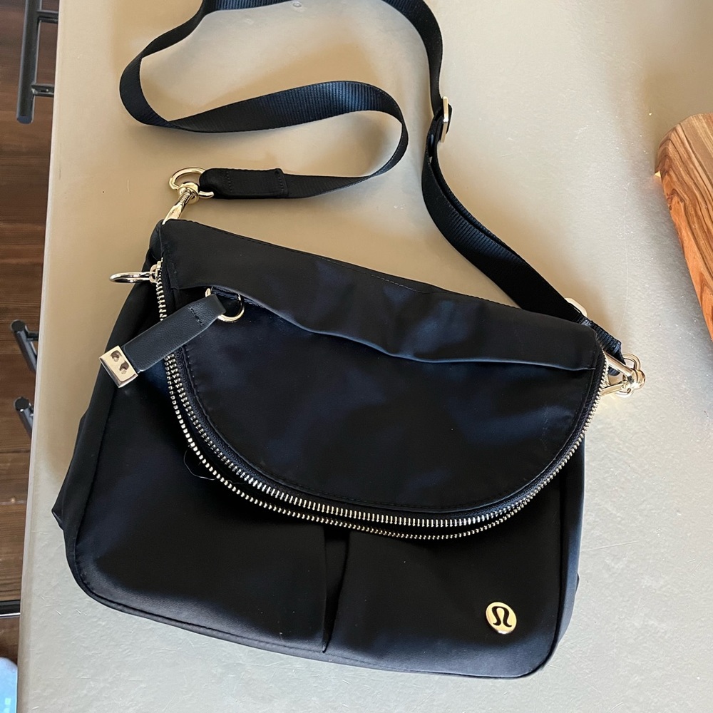 Lululemon all night festival bag 5L black/gold